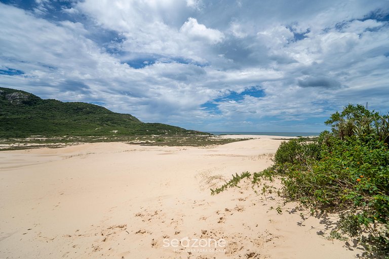 Aptos em prédio com piscina a 300 m da Praia dos Ingleses -