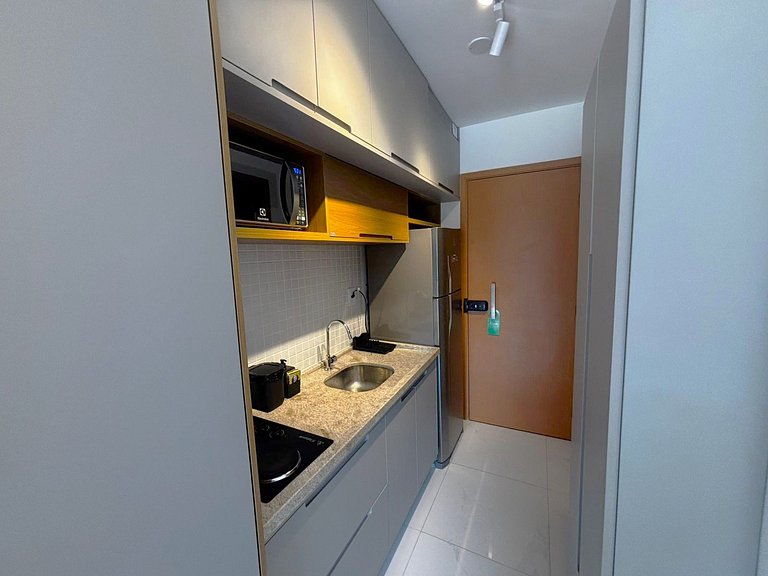 Studio completo a 750m mar em Salvador SMT0410