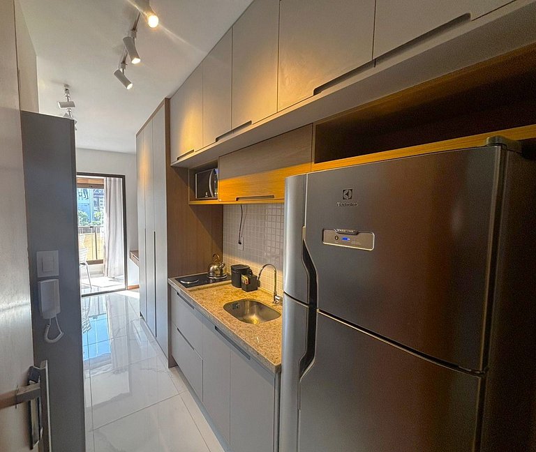 Studio completo a 750m mar em Salvador SMT0410