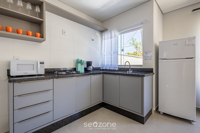 Apto c/ churrasqueira a 100m da Praia MBU0102