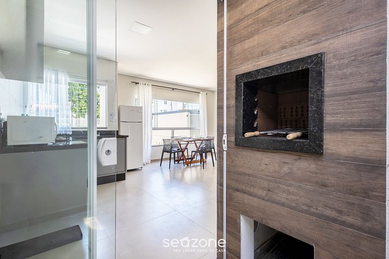 Apto c/ churrasqueira a 100m da Praia MBU0102