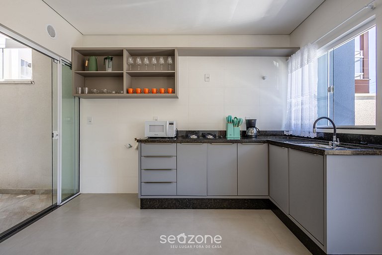 Apto c/ churrasqueira a 100m da Praia MBU0102