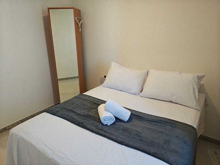 Apto em Cond. c/ Piscina e Churrasq. AGA0201