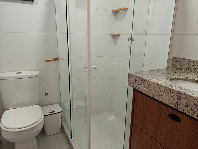 Apto em Cond. c/ Piscina e Churrasq. AGA0201