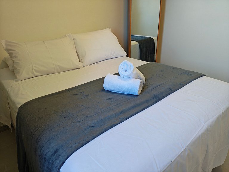 Apto em Cond. c/ Piscina e Churrasq. AGA0201