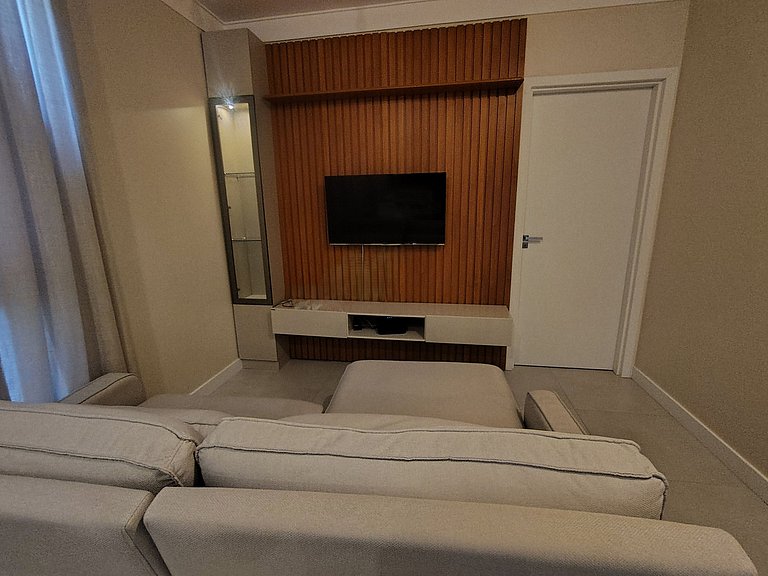 Apto completo a poucos metros da Praia RCQ0305