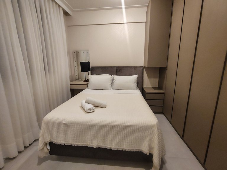 Apto completo a poucos metros da Praia RCQ0305