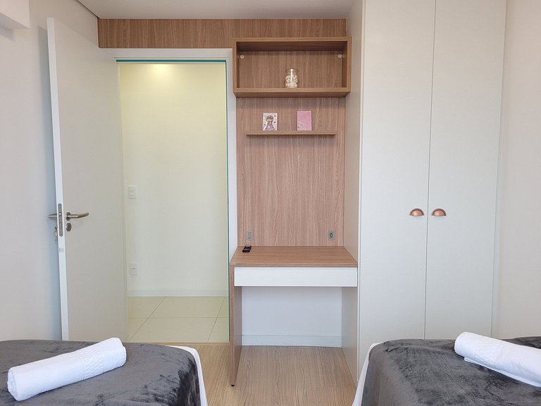 Apto c/ Suíte e Churrasqueira em Penha SKL1506