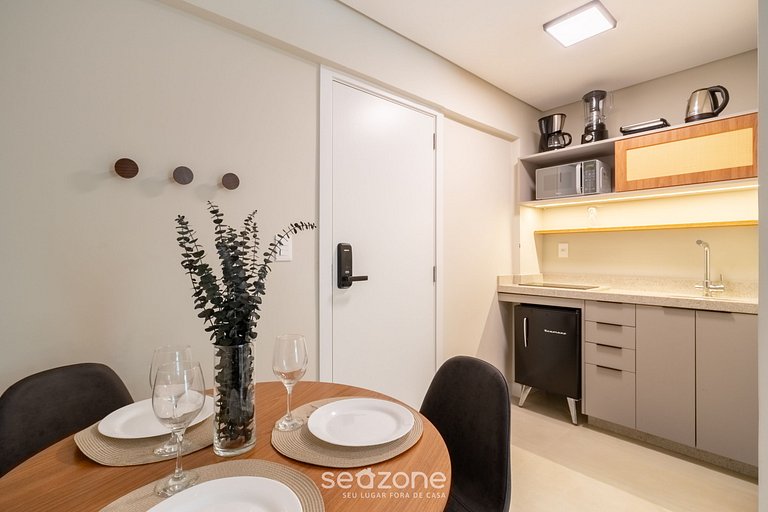 Studio em prédio c/ piscina e rooftop RSO0043