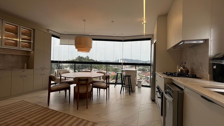 Apto c/ área gourmet a 300m da praia MTR1002