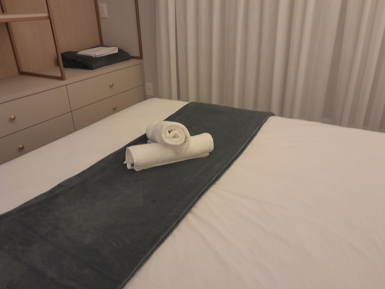 Apto c/ piscina no rooftop a 220m do mar FFS1204