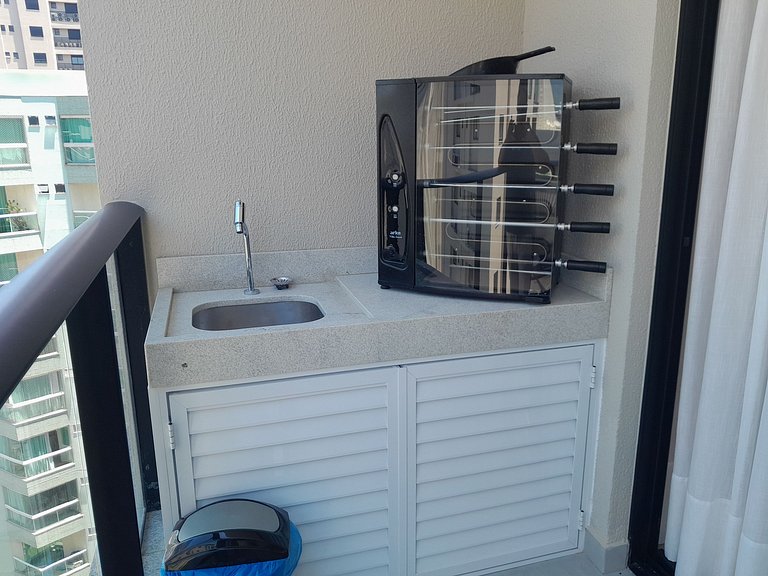 Apto c/ churrasq. privativa a 220m do Mar FFS1209