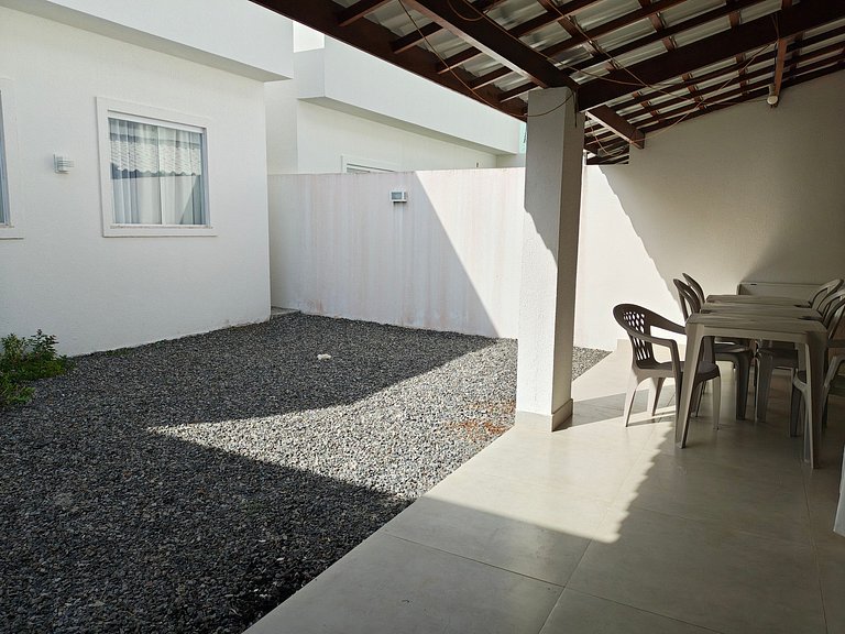 Casa c/ Piscina e 6 Quartos PJE0001