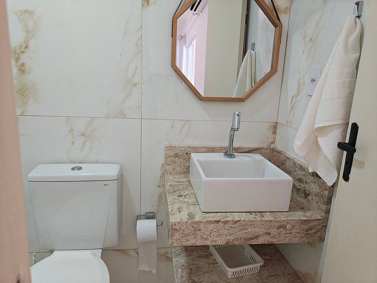 Casa c/ Piscina e 6 Quartos PJE0001