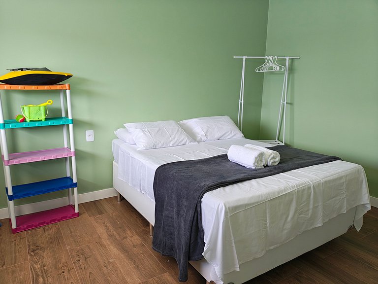 Casa c/ Piscina e 6 Quartos PJE0001