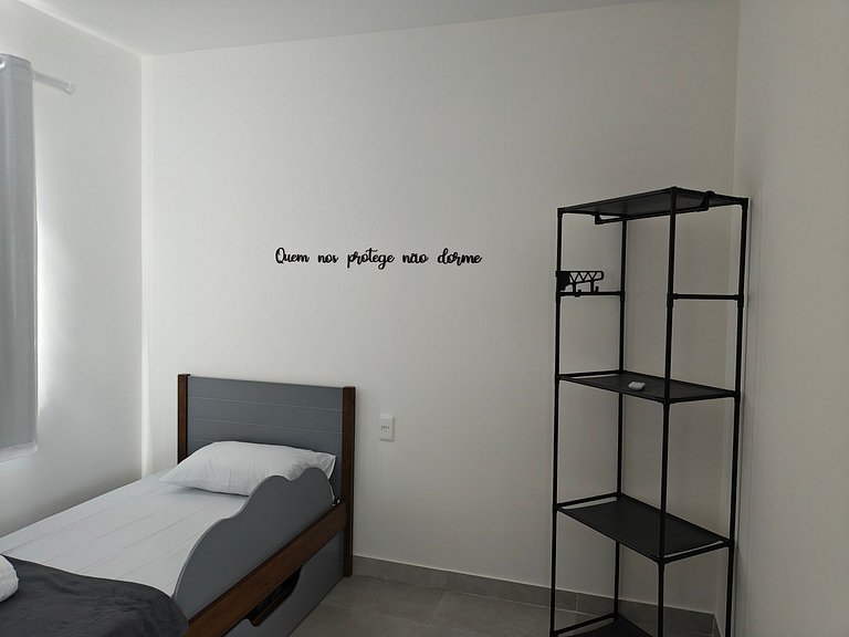 Casa c/ Piscina e 6 Quartos PJE0001