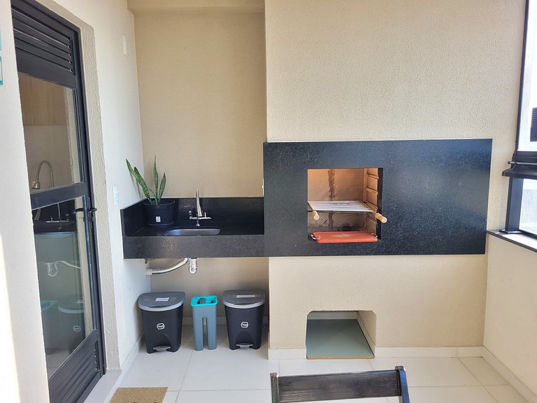 Apto c/ suíte e varanda gourmet em Penha SKL0601