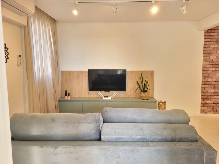 Apto c/ suíte e varanda gourmet em Penha SKL0601