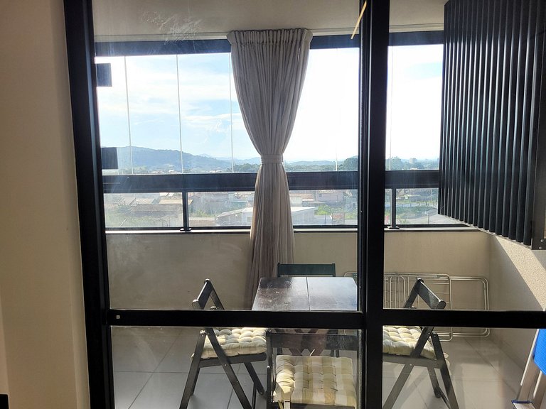 Apto c/ suíte e varanda gourmet em Penha SKL0601