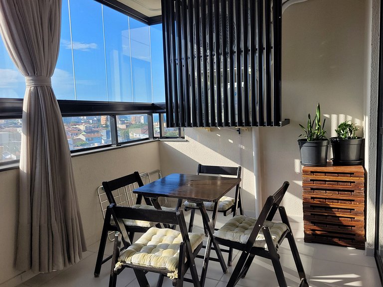 Apto c/ suíte e varanda gourmet em Penha SKL0601