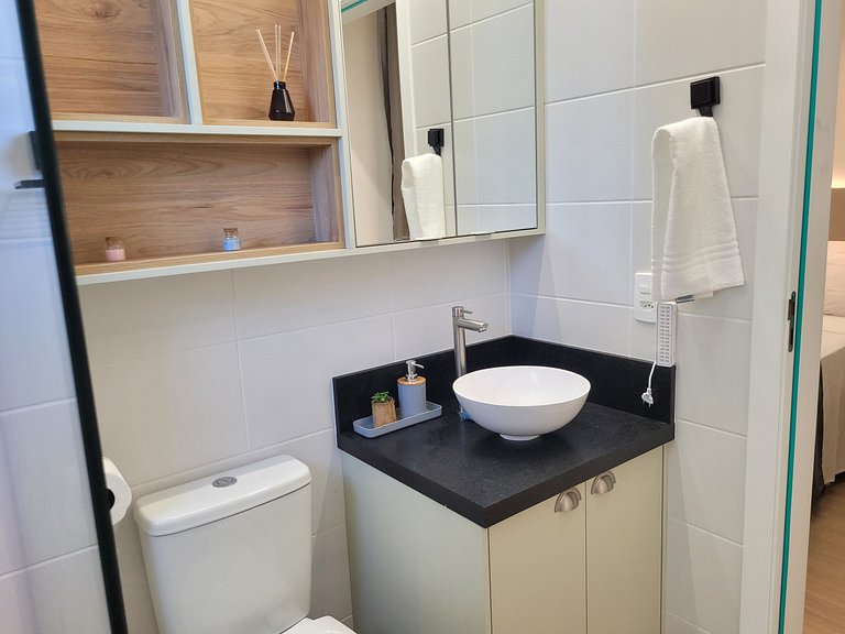 Apto c/ suíte e varanda gourmet em Penha SKL0601