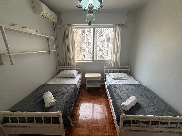 Apto 2 Quartos no Centro de Floripa EBE0804