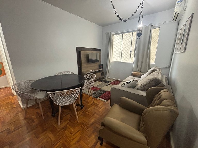 Apto 2 Quartos no Centro de Floripa EBE0804