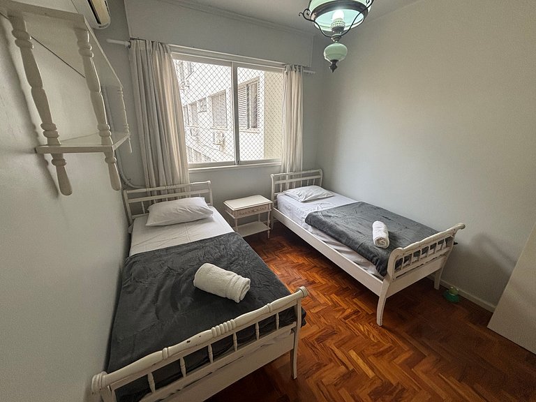 Apto 2 Quartos no Centro de Floripa EBE0804