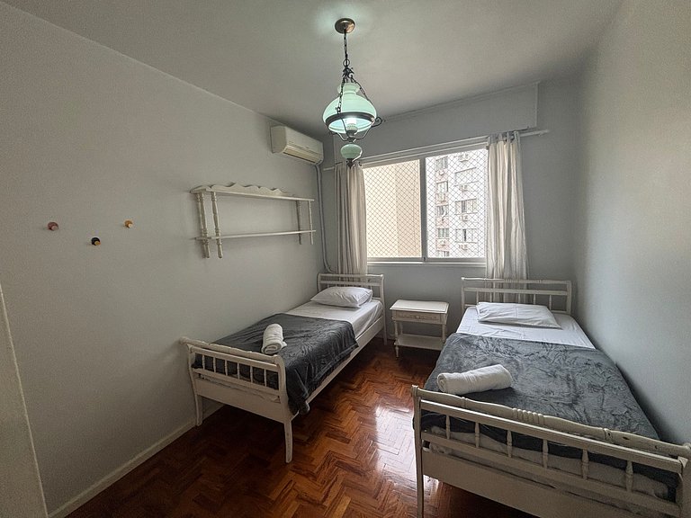 Apto 2 Dormitorios en el Centro de Floripa EBE0804