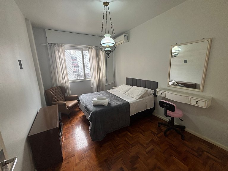 Apto 2 Quartos no Centro de Floripa EBE0804