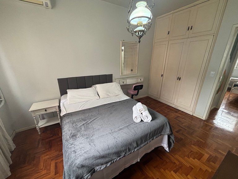 Apto 2 Dormitorios en el Centro de Floripa EBE0804