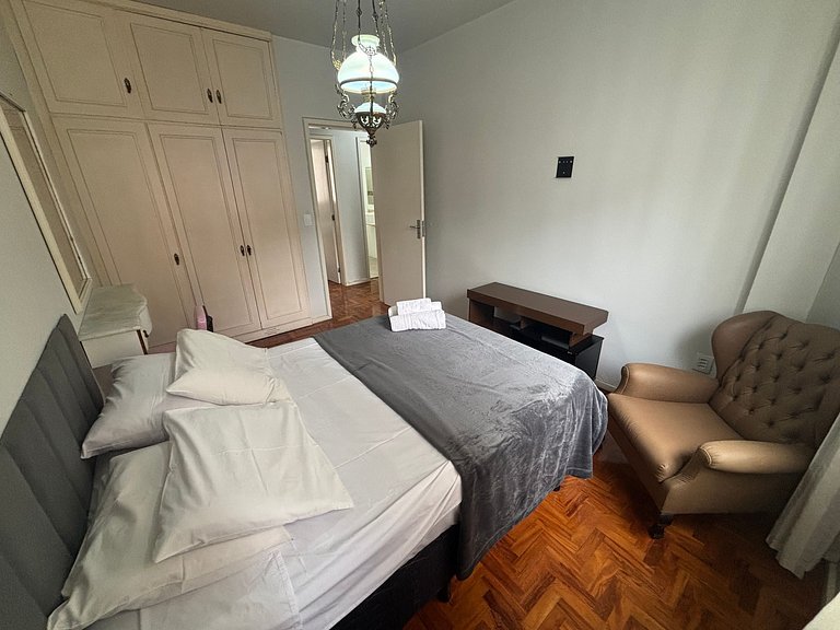 Apto 2 Quartos no Centro de Floripa EBE0804