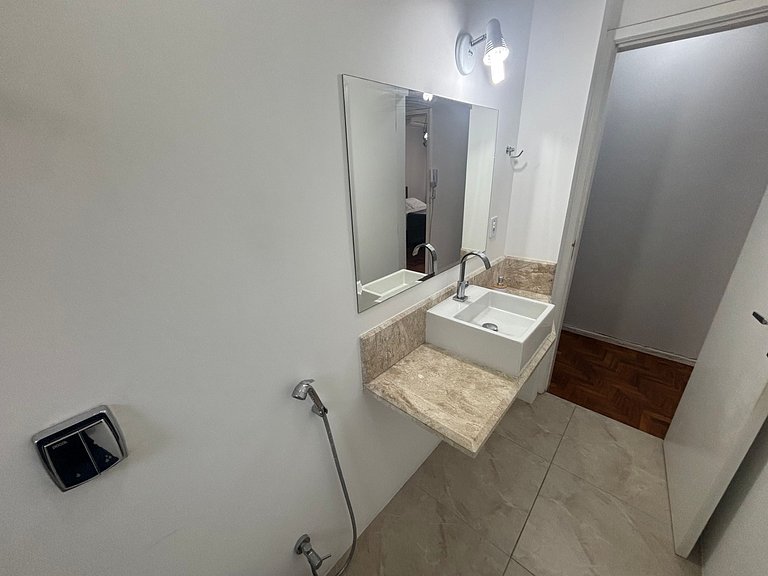 Apto 2 Quartos no Centro de Floripa EBE0804