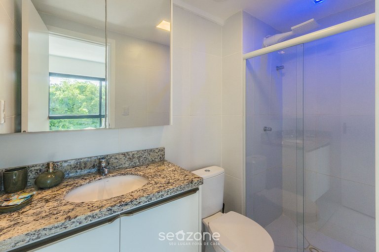 Apto a 400m da praia c/ piscina no prédio BLB0402