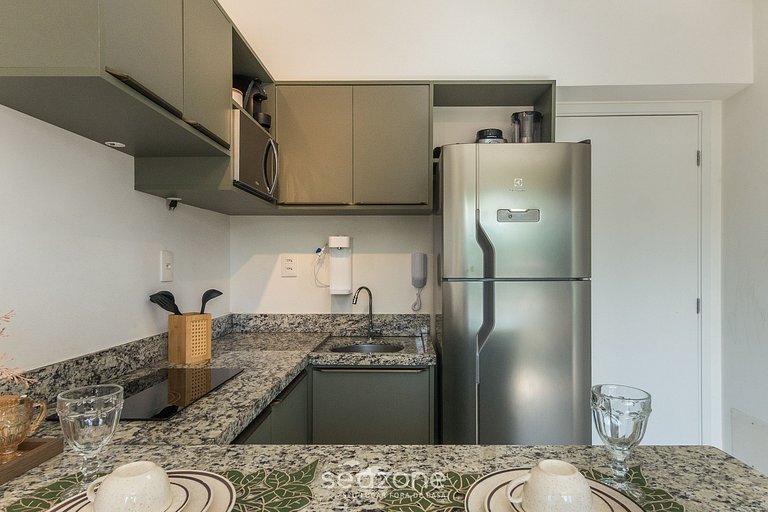 Apto a 400m da praia c/ piscina no prédio BLB0402