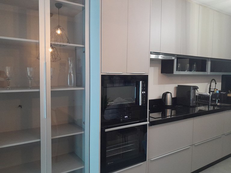 Apto c/ Varanda 220m da Praia em Itapema FFS1504