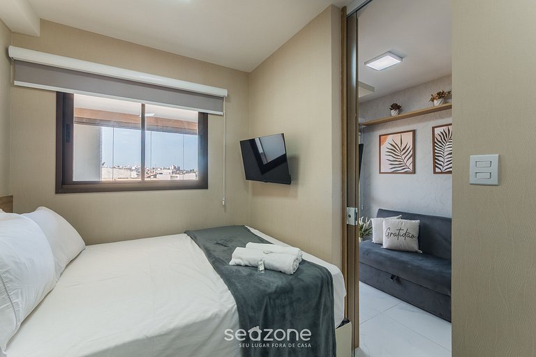 Apto c/ varanda a 750m da orla de Salvador SMT0518