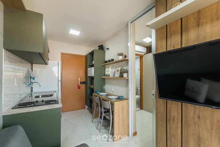 Apto c/ varanda a 750m da orla de Salvador SMT0518