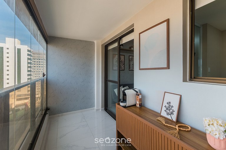 Apto c/ varanda a 750m da orla de Salvador SMT0518