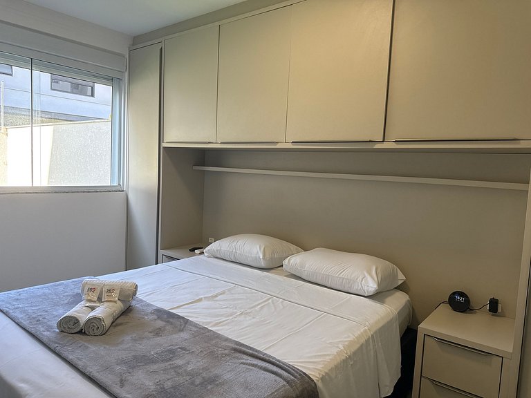 Apto c/ Parrilla en Condominio c/ Piscina RMM0107