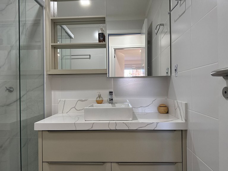 Apto c/ Parrilla en Condominio c/ Piscina RMM0107