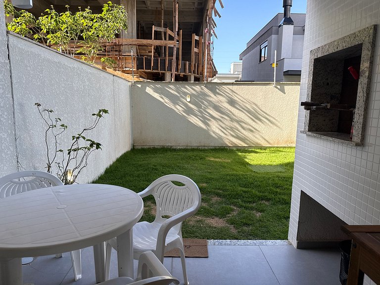 Apto c/ Parrilla en Condominio c/ Piscina RMM0107