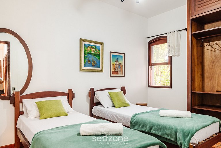 Casa vista mar em cond. a 10min da praia PEV025