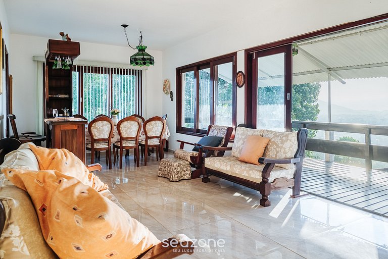 Casa vista al mar cond.10 min de la playa PEV025