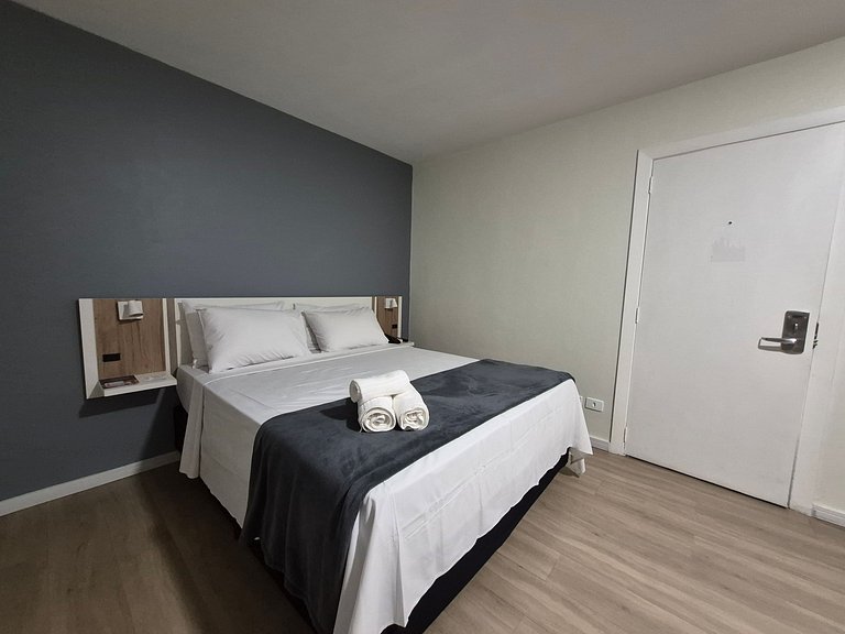 Studio em cond. c/ piscina coberta UPP0611