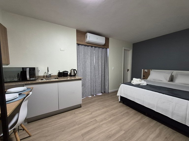 Studio em cond. c/ piscina coberta UPP0611