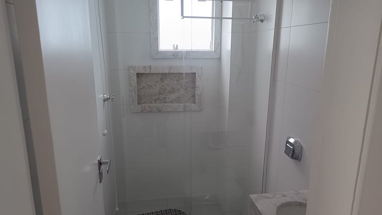 Apto a 160 m da Roda Gigante em BC - EPJ0601