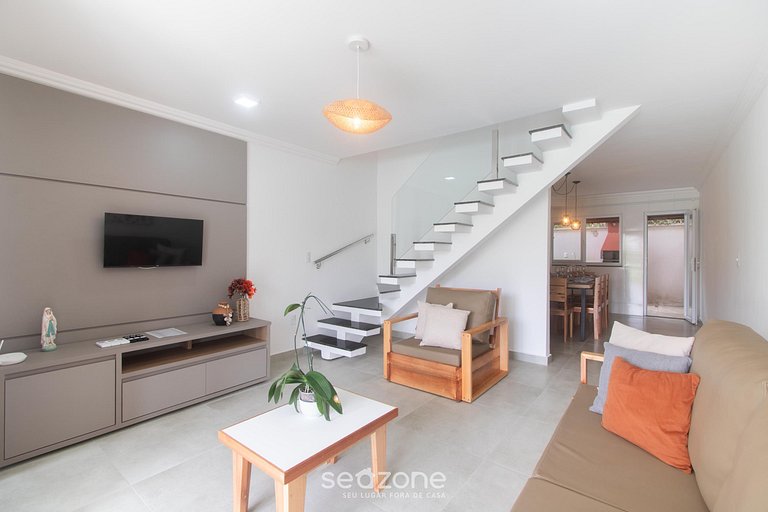 Casa 2 Suítes em Cond. c/ Piscina MNT0058