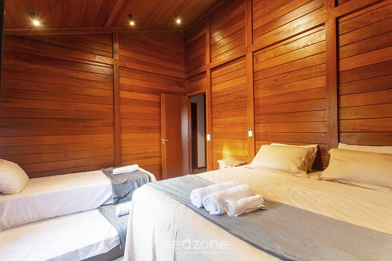 Casa em cond. c/ Piscina e churrasq. RVE0005