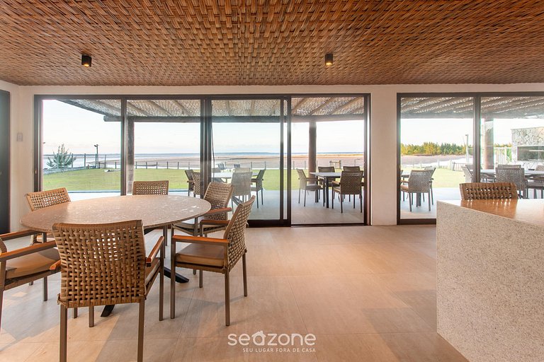 Casa em cond. c/ Piscina e churrasq. RVE0005